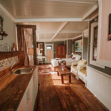 Ξενοδοχείο με διαμερίσματα Begonvilla Bungalows